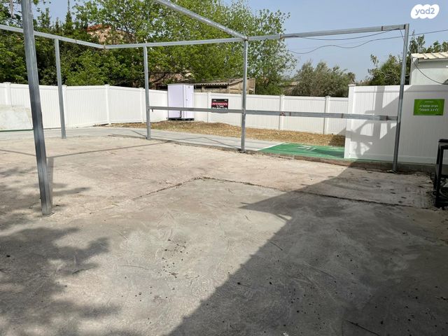 מבני תעשיה, המייסדים, חוסן