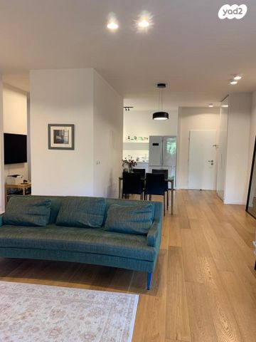 דירה, אריה ל. קובובי, רמת דניה, ירושלים