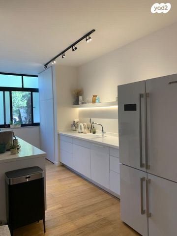 דירה, אריה ל. קובובי, רמת דניה, ירושלים