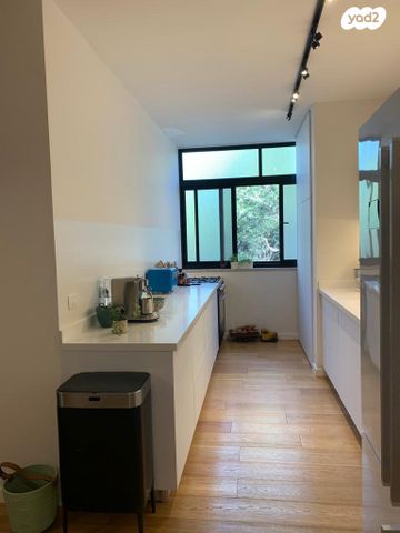 דירה, אריה ל. קובובי, רמת דניה, ירושלים