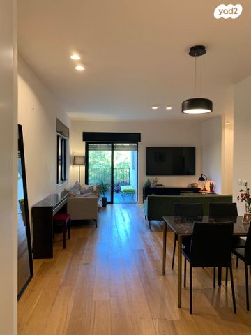 דירה, אריה ל. קובובי, רמת דניה, ירושלים