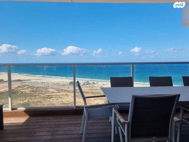 דירה, אהוד מנור, עיר ימים, נתניה