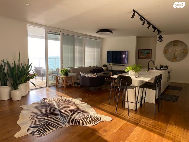 דירה, אהוד מנור, עיר ימים, נתניה