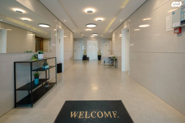 גג/ פנטהאוז, סביון 7, הפרחים, חריש