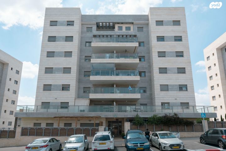 גג/ פנטהאוז, סביון 7, הפרחים, חריש