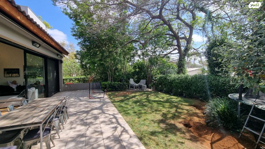 דו משפחתי, נווה מגן, רמת השרון