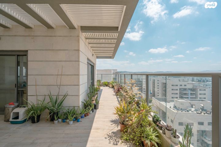 גג/ פנטהאוז, סביון 7, הפרחים, חריש