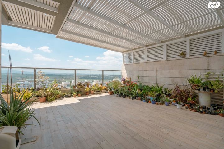 גג/ פנטהאוז, סביון 7, הפרחים, חריש