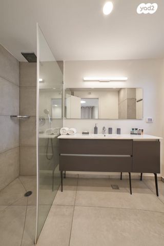 סאבלט, הרצליה