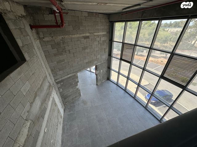 אולמות, שילת, שילת