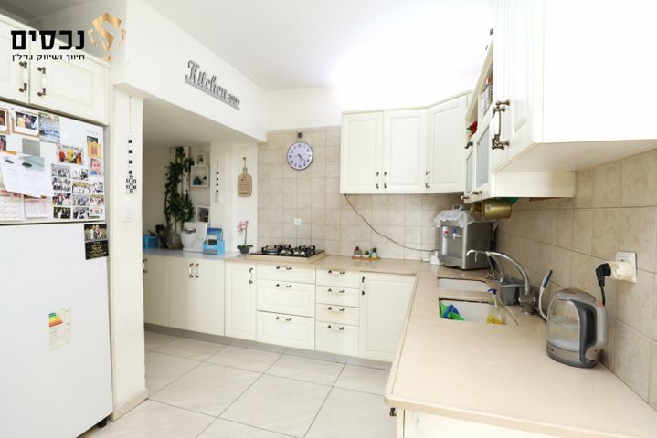 דירת גן, אלעד