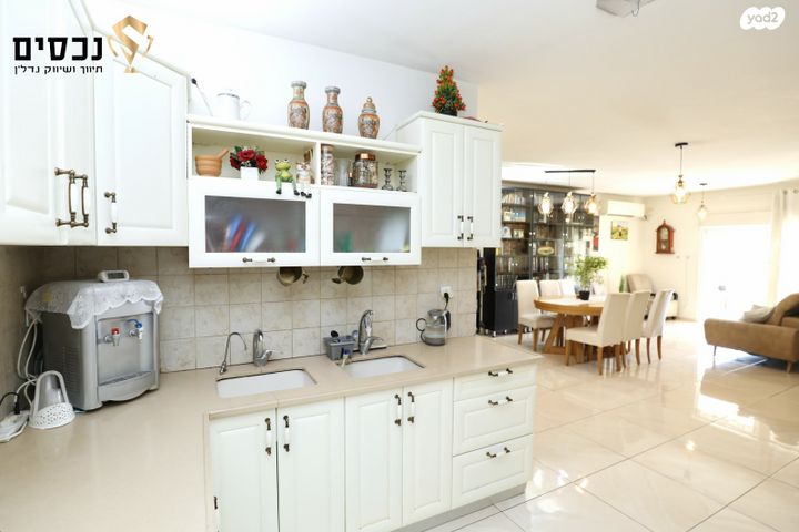 דירת גן, אלעד