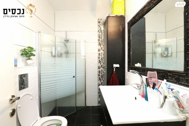 דירת גן, אלעד