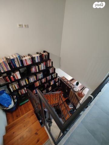 דו משפחתי, בת חפר