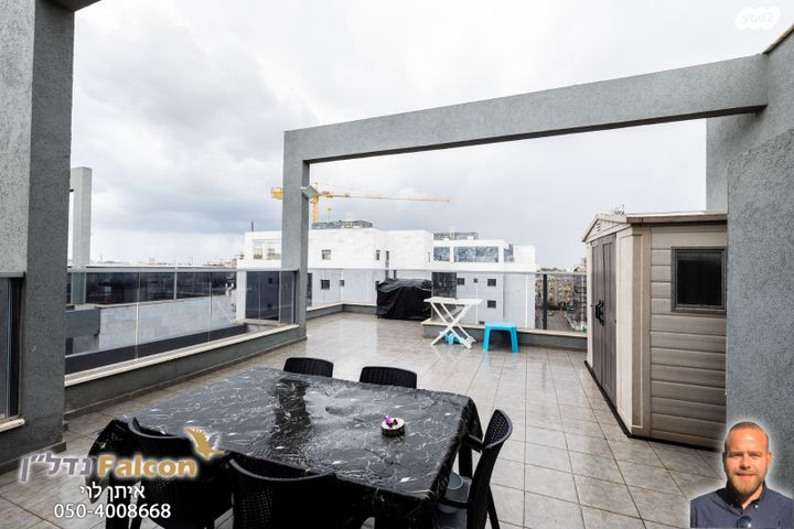 גג/ פנטהאוז, הרב אבו חצירא, רובע ג', אשדוד