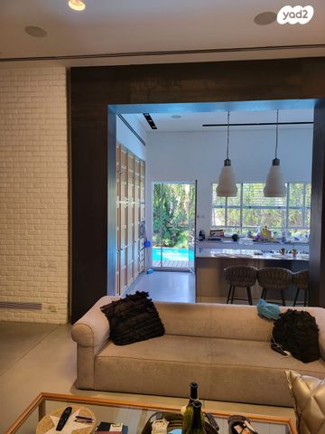 דירת גן, גולן, רמת השרון