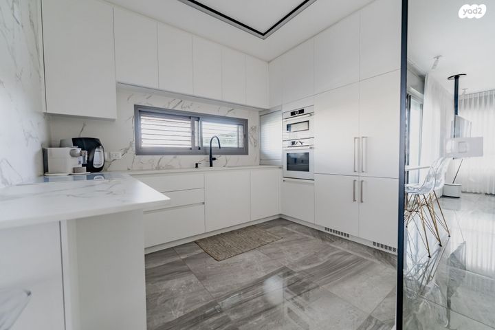 דירת גן, מודיעין מכבים רעות