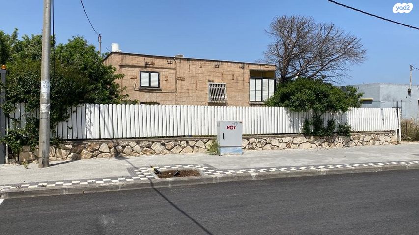 מגרשים, קרית בנימין, קרית אתא