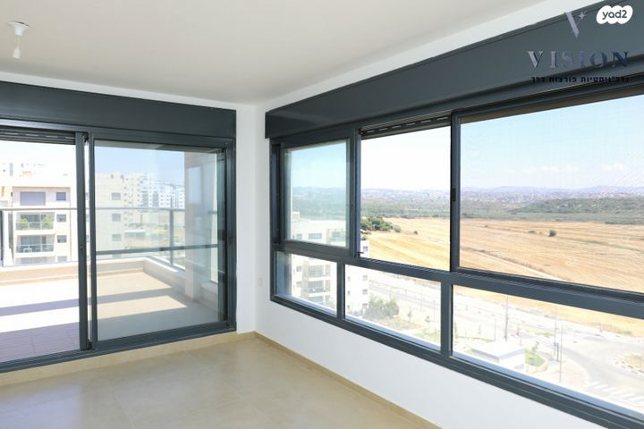 גג/ פנטהאוז, הפרחים, חריש