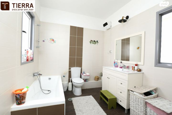 דירה, רמת אמיר, קדימה צורן