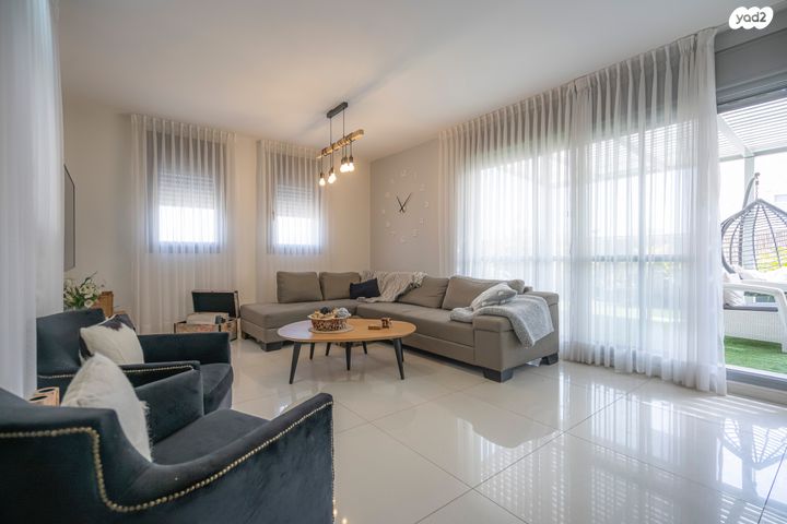 גג/ פנטהאוז, טופז 15, אבני חן, חריש