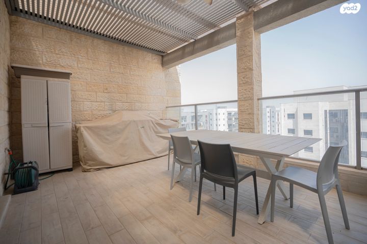 גג/ פנטהאוז, טופז 15, אבני חן, חריש