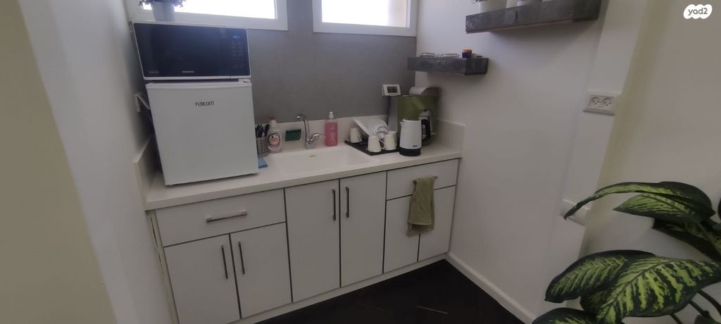 משרדים, אבן יהודה