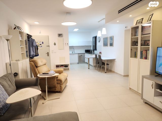 דירה, לוטם 19, הפרחים, חריש