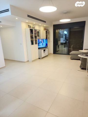 דירה, לוטם 19, הפרחים, חריש