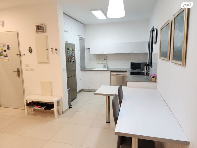 דירה, לוטם 19, הפרחים, חריש