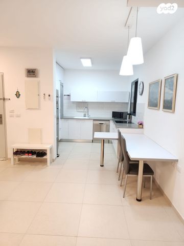 דירה, לוטם 19, הפרחים, חריש