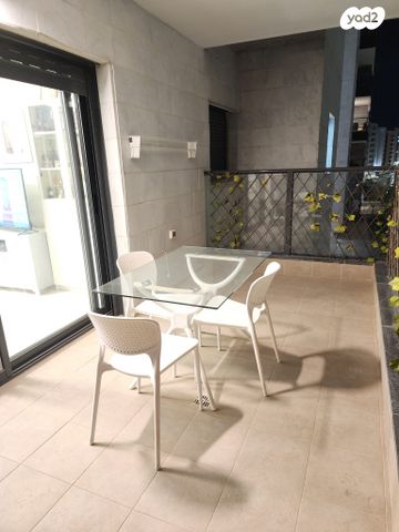 דירה, לוטם 19, הפרחים, חריש