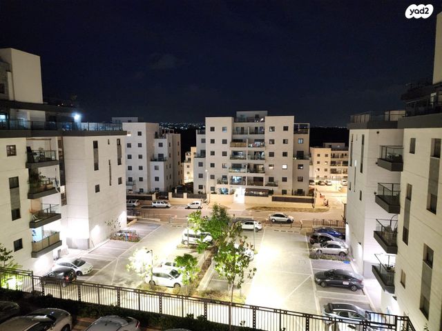 דירה, לוטם 19, הפרחים, חריש