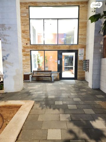 דירה, לוטם 19, הפרחים, חריש