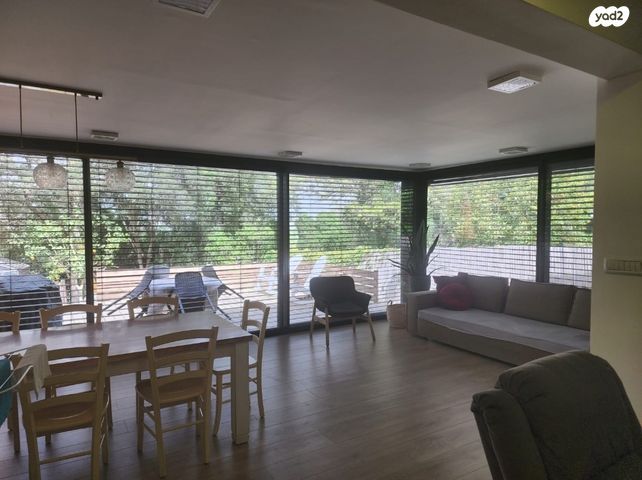 דו משפחתי, הסוללים