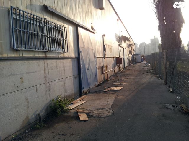 מחסנים, בדר, כפר קאסם, כפר קאסם