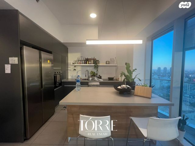 דרך מנחם בגין 150