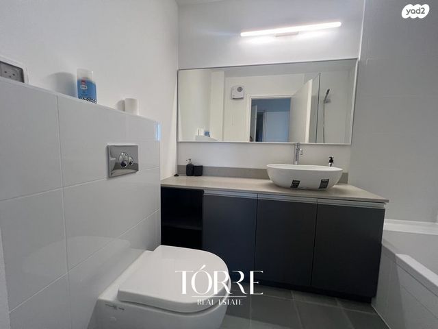 גג/ פנטהאוז, דרך מנחם בגין, מונטיפיורי, הרכבת, תל אביב יפו