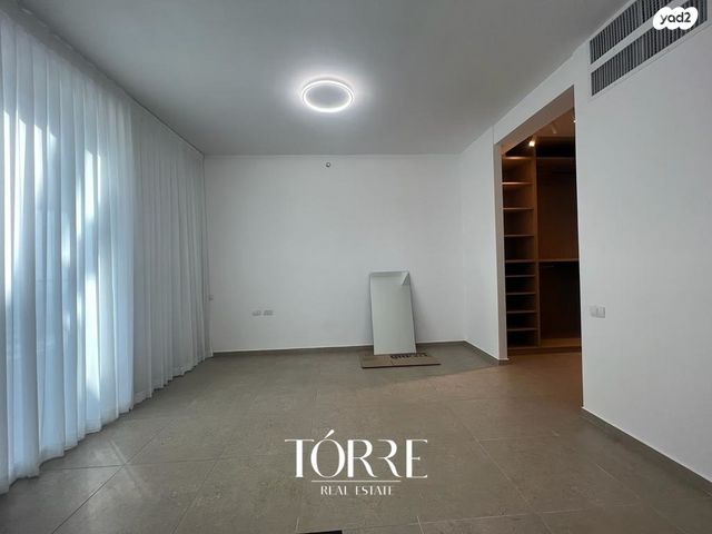 גג/ פנטהאוז, דרך מנחם בגין, מונטיפיורי, הרכבת, תל אביב יפו