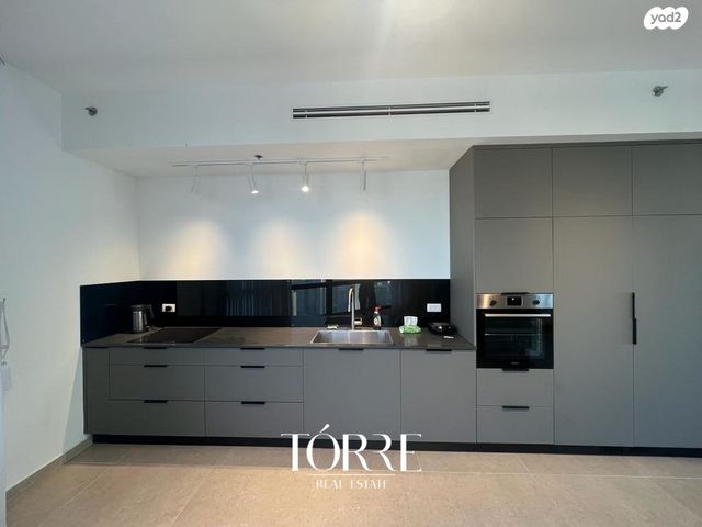 גג/ פנטהאוז, דרך מנחם בגין, מונטיפיורי, הרכבת, תל אביב יפו