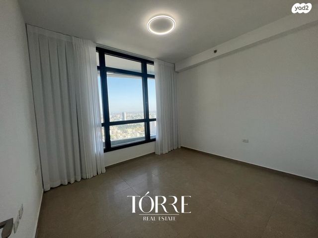 גג/ פנטהאוז, דרך מנחם בגין, מונטיפיורי, הרכבת, תל אביב יפו