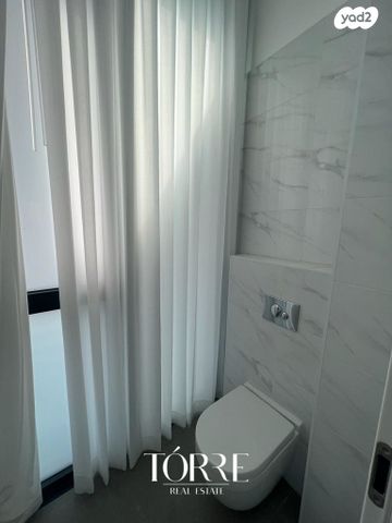 גג/ פנטהאוז, דרך מנחם בגין, מונטיפיורי, הרכבת, תל אביב יפו