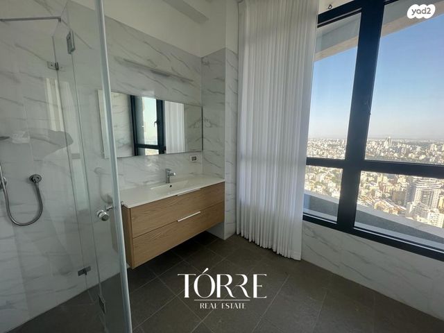 גג/ פנטהאוז, דרך מנחם בגין, מונטיפיורי, הרכבת, תל אביב יפו