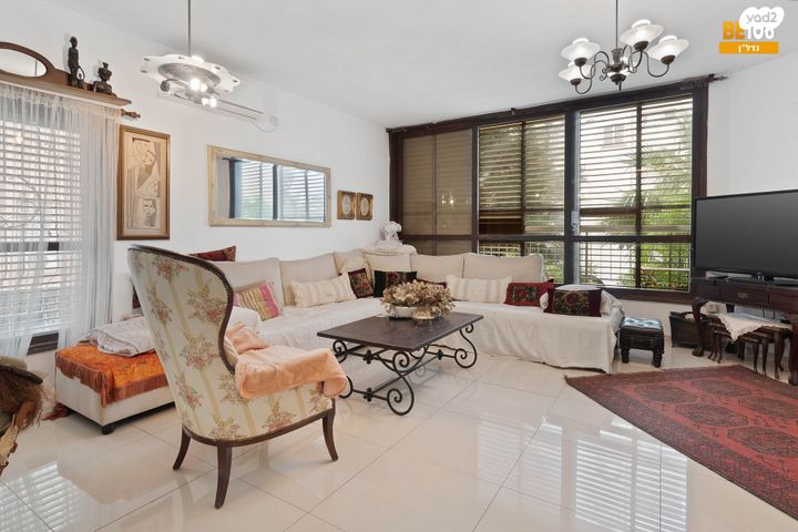 רמז, מערב ותיק