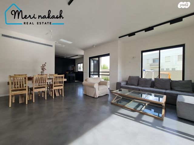 דו משפחתי, רמת אמיר, קדימה צורן