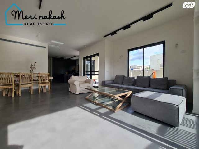 דו משפחתי, רמת אמיר, קדימה צורן