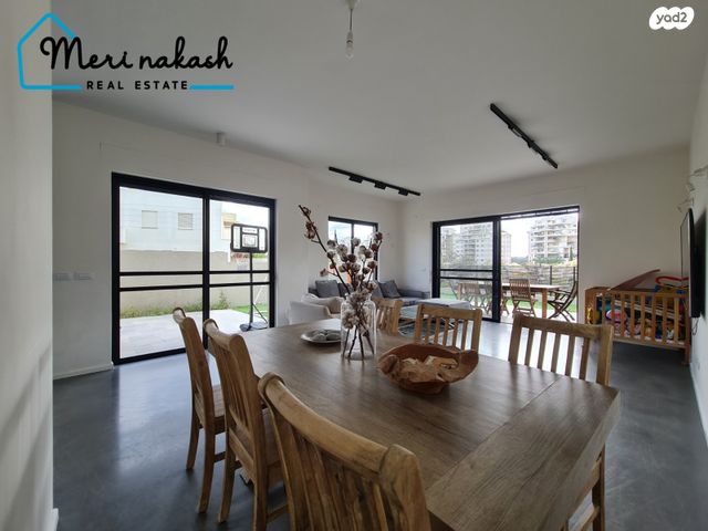 דו משפחתי, רמת אמיר, קדימה צורן