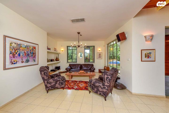 בית פרטי/ קוטג', חרות