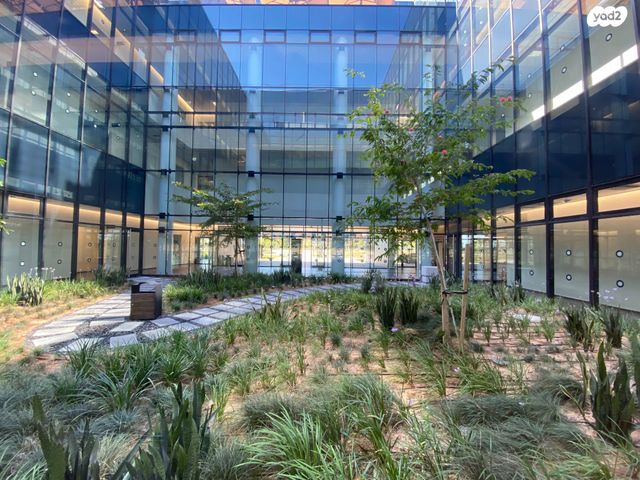 משרדים, קיסריה