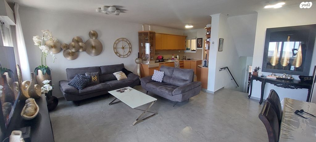 דירת גן, המחנכת, גילה, ירושלים